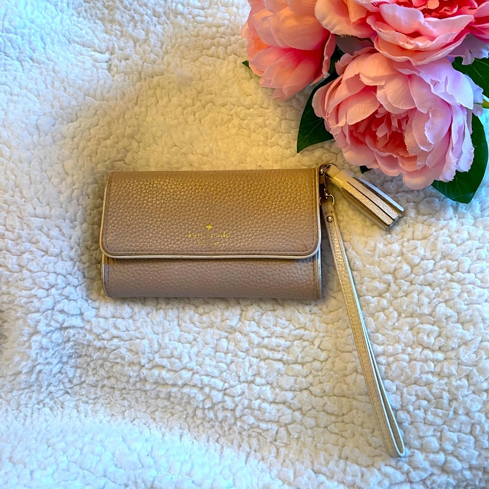 Kate spade wristlet wallet